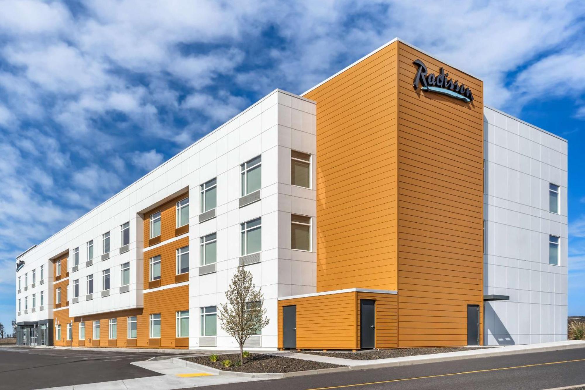 Radisson Hotel Pendleton Airport Dış mekan fotoğraf
