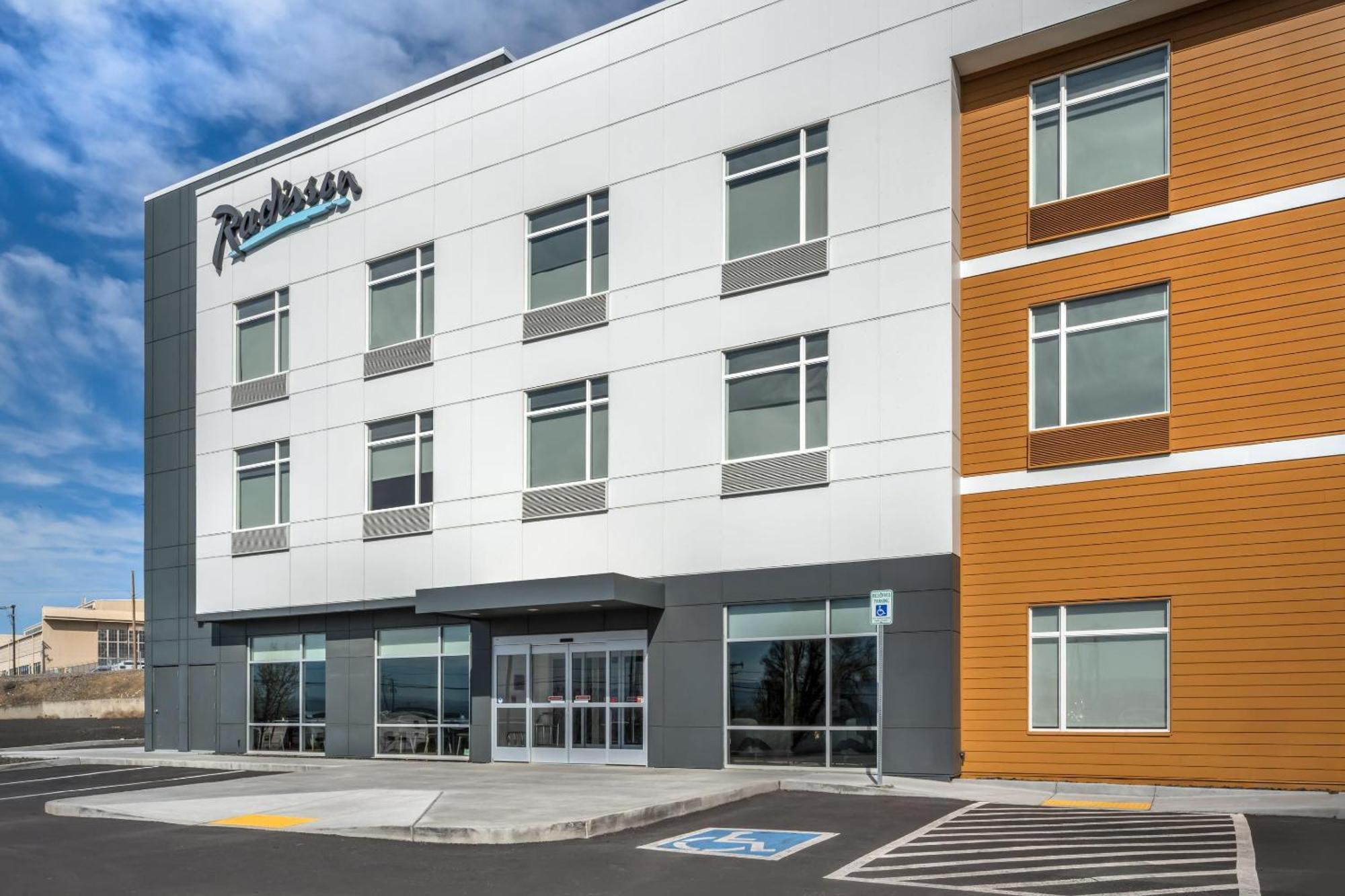 Radisson Hotel Pendleton Airport Dış mekan fotoğraf